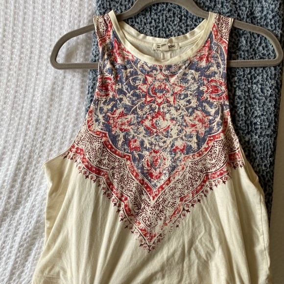 Billabong Tank - Picture 1 of 2